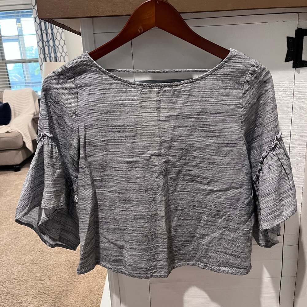 Altar'd State Cropped Flare Sleeve shirt size small. 1296